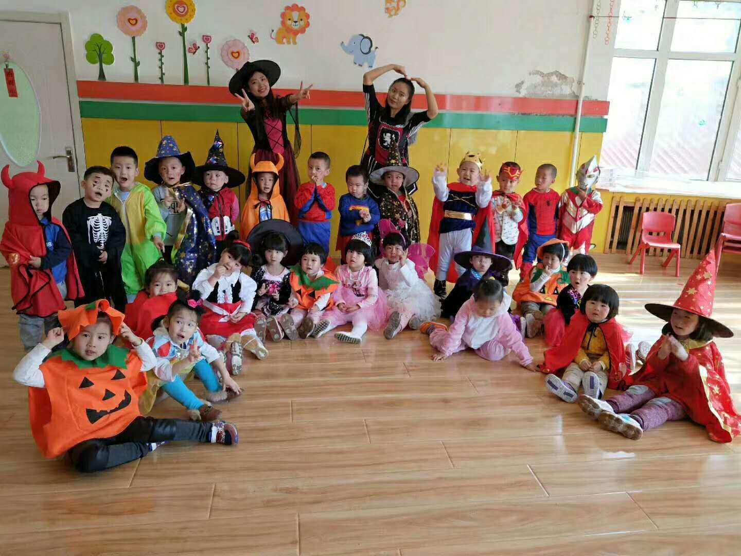 我校学生工作在哈一机幼儿园 .jpg